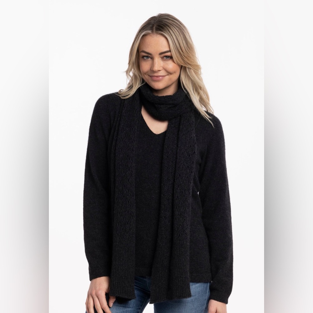 MERINO POSSUM VEE NECK BLACK WOOL SWEATER